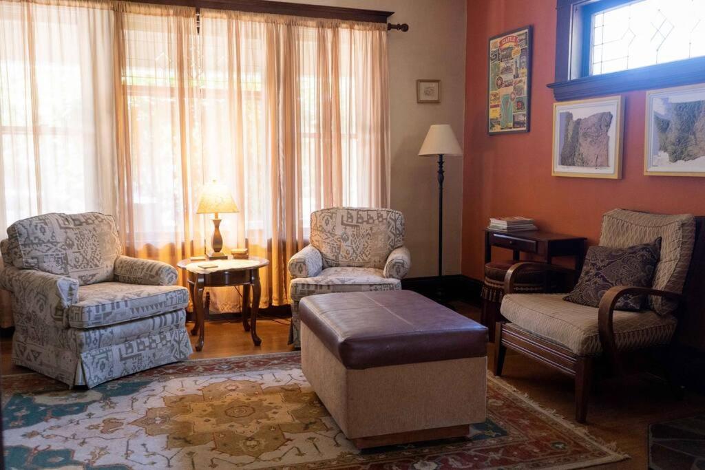 Southeast Portland Comfy & Eclectic Craftsman Home Екстериор снимка
