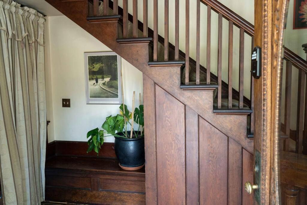 Southeast Portland Comfy & Eclectic Craftsman Home Екстериор снимка