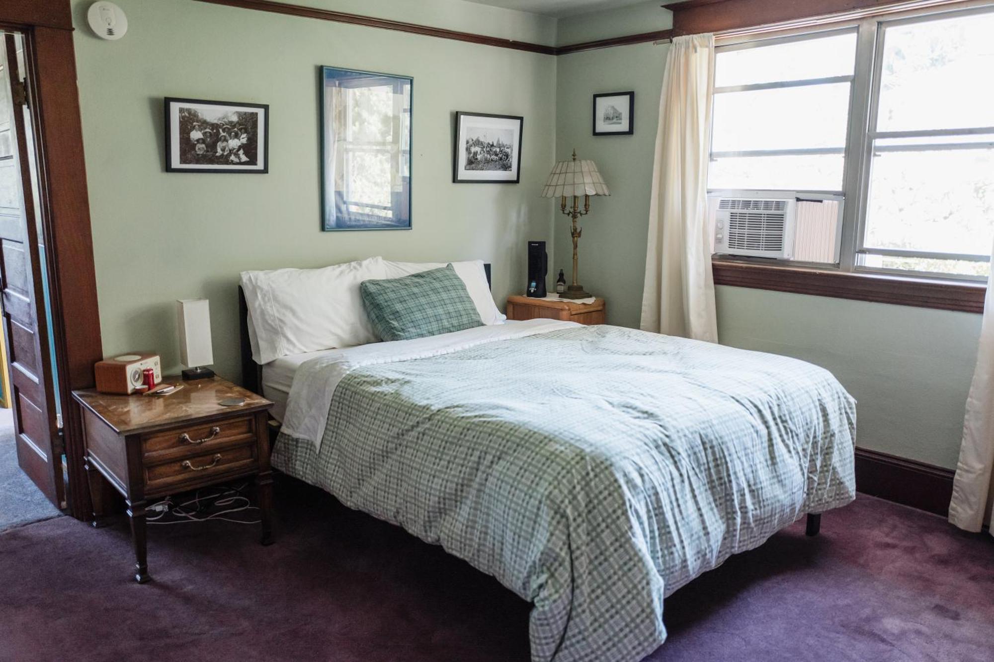 Southeast Portland Comfy & Eclectic Craftsman Home Екстериор снимка